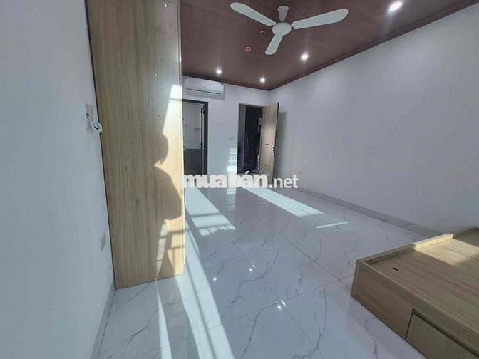 CHO THUÊ PHÒNG FULL NỘI THẤT, BAN CÔNG NGAY CỔ NHUẾ ĐH MỎ ĐỊA CHẤT