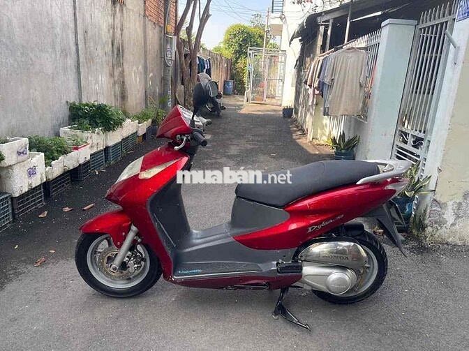 Honda Dylan Đỏ máy em, biển số thành phố