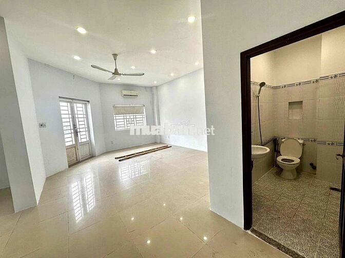 Cho thuê phòng 104 Cao Lỗ P4 Q8  Lh: ***     giờ giấc tự do  ,