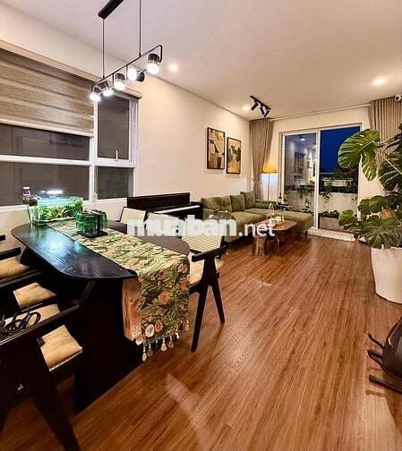 Chuyển công việc Gia đình cần bán Căn thông tầng; 4PN & 4 WC. LH Xem !