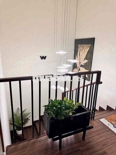 Chuyển công việc Gia đình cần bán Căn thông tầng; 4PN & 4 WC. LH Xem !