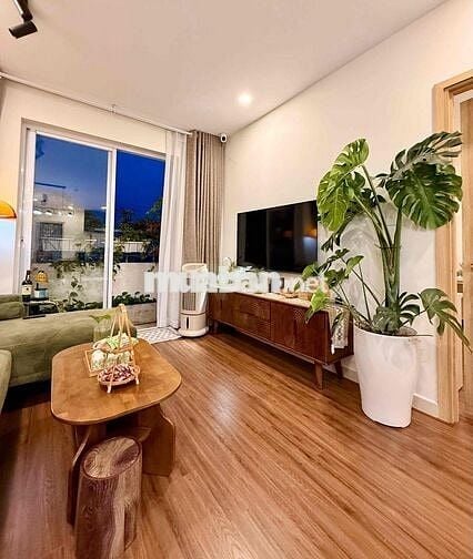 Chuyển công việc Gia đình cần bán Căn thông tầng; 4PN & 4 WC. LH Xem !