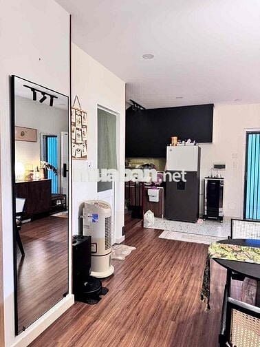 Chuyển công việc Gia đình cần bán Căn thông tầng; 4PN & 4 WC. LH Xem !