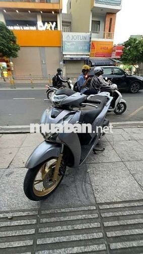 Honda SH 150i 2018 mới 90% Bstp chính chủ
