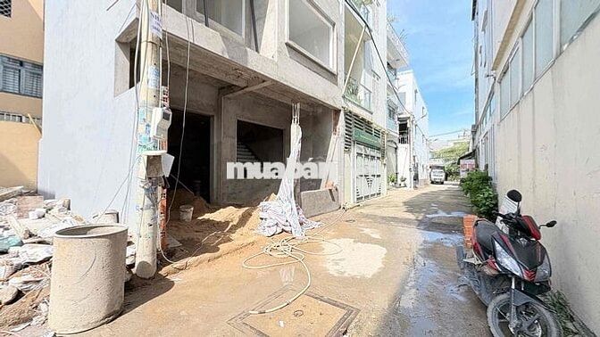 LÔ ĐẤT HXH NGAY TT ĐƯỜG PHẠM VĂN ĐỒNG GẦN ĐH CẢNH SÁT NGANG ~8M