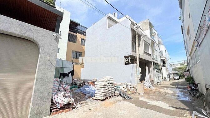 LÔ ĐẤT HXH NGAY TT ĐƯỜG PHẠM VĂN ĐỒNG GẦN ĐH CẢNH SÁT NGANG ~8M