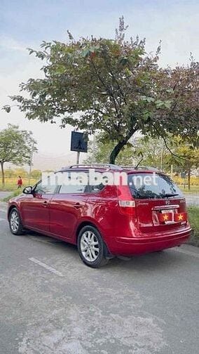 Hyundai i30 CW 2011 Đỏ