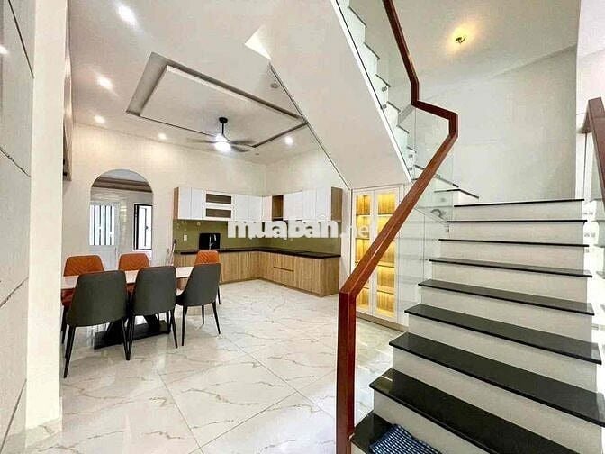 Cho thuê nhà mặt tiền gần Biển Nguyễn Tất Thành - Hoà Minh