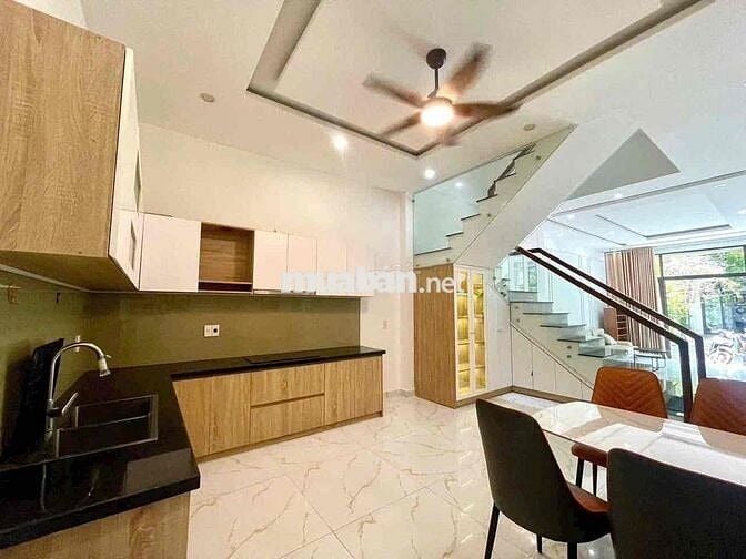 Cho thuê nhà mặt tiền gần Biển Nguyễn Tất Thành - Hoà Minh