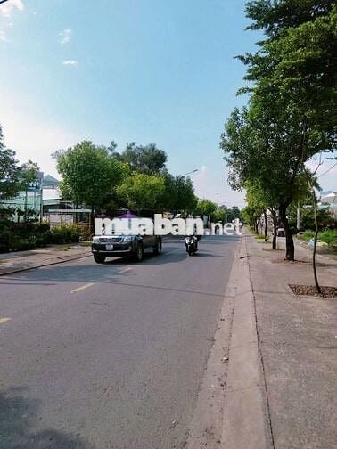 GẤP BÁN MT NHỰA TT.HÓC MÔN 136M2 SHR FULL TC GIÁ 1 TY 250 CÒN TL SÂU