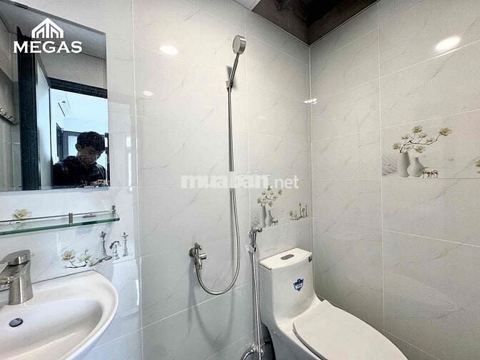 PHÒNG CỬA SỔ TRỜI FULL NỘI THẤT GẦN NGAY ĐẠI HỌC NGUYỄN TẤT THÀNH