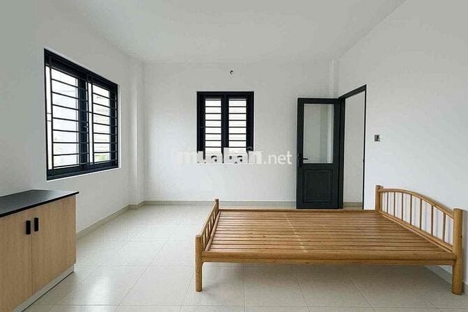 PHÒNG CỬA SỔ TRỜI FULL NỘI THẤT GẦN NGAY ĐẠI HỌC NGUYỄN TẤT THÀNH