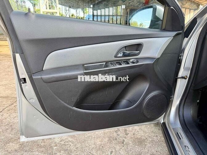 Chevrolet Cruze 2011 Bạc 100.000 km