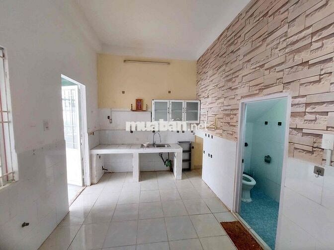 Cho Thuê Nhà 1 Lầu Lộ Ô Tô. Giá 4 Triệu. Có 2 Phòng Ngủ KDC Hoàng Quân