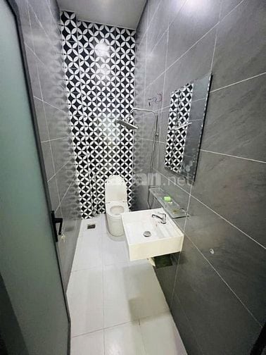 Bán Nhà Giáp 3 Mặt Hẻm Vô Cùng Đắc Địa Lâm Văn Bền, 02 Tầng, 4,8x10m