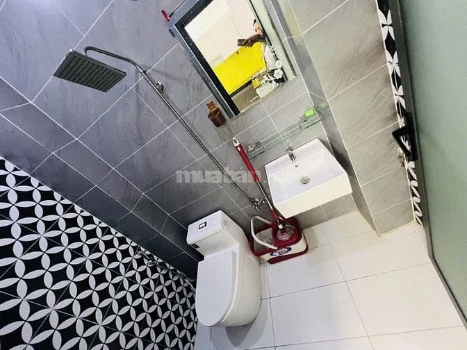 Bán Nhà Giáp 3 Mặt Hẻm Vô Cùng Đắc Địa Lâm Văn Bền, 02 Tầng, 4,8x10m