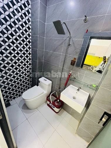 Bán Nhà Giáp 3 Mặt Hẻm Vô Cùng Đắc Địa Lâm Văn Bền, 02 Tầng, 4,8x10m