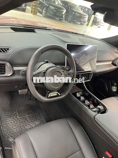 VinFast VF8 Plus 2025 màu đỏ đi 1.000km