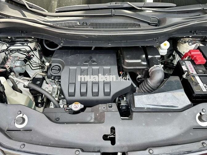 Mitsubishi Xpander Cross 2021 1.5 AT,màu trắng,5v7