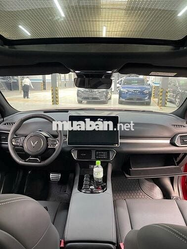 VinFast VF8 Plus 2025 màu đỏ đi 1.000km