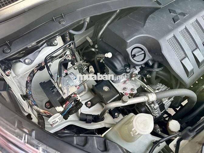 Mitsubishi Xpander Cross 2021 1.5 AT,màu trắng,5v7