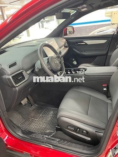 VinFast VF8 Plus 2025 màu đỏ đi 1.000km