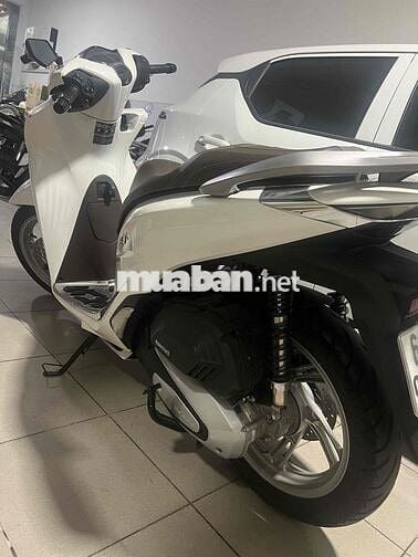 Honda SH 160i ABS màu trắng cao cấp đẹp như mới