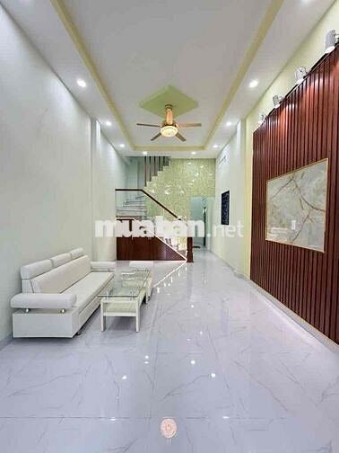 Bán Nhà Lô góc Trịnh Đình Trọng, hẻm xe tải, 70m², 2 tầng, full nội th