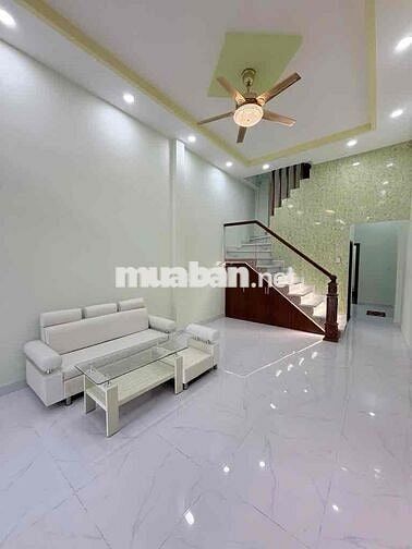Bán Nhà Lô góc Trịnh Đình Trọng, hẻm xe tải, 70m², 2 tầng, full nội th