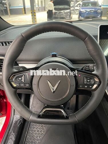 VinFast VF8 Plus 2025 màu đỏ đi 1.000km