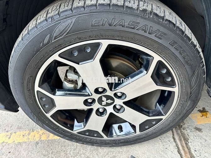 Mitsubishi Xpander Cross 2021 1.5 AT,màu trắng,5v7