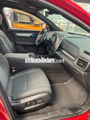 VinFast VF8 Plus 2025 màu đỏ đi 1.000km