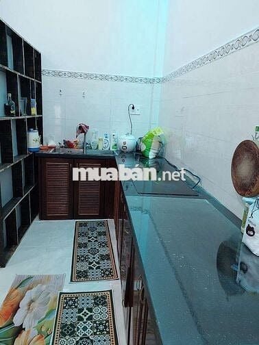 Bán nhà sổ hồng riêng.dt 100m2 công nhận đủ