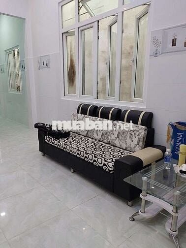 Bán nhà sổ hồng riêng.dt 100m2 công nhận đủ