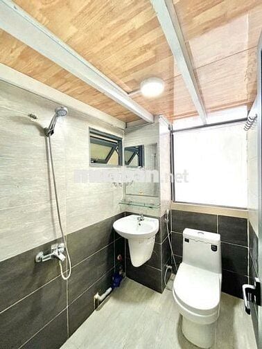 PHÒNG ĐẸP THOÁNG ÂU CƠ GẦN LẠC LONG QUÂN CHỈ 4 TRIỆU FULL TIỆN NGHI