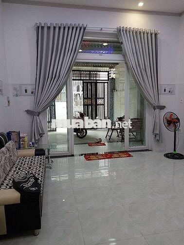 Bán nhà sổ hồng riêng.dt 100m2 công nhận đủ