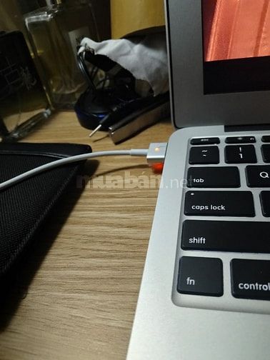 Mình cần bán mac air 2015 11 inch
