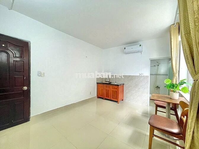 PHÒNG CỬA SỔ TRỜI ĐỐI DIỆN ETOWN - LOTTE CỘNG HÒA