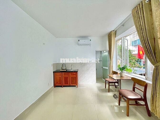 PHÒNG CỬA SỔ TRỜI ĐỐI DIỆN ETOWN - LOTTE CỘNG HÒA