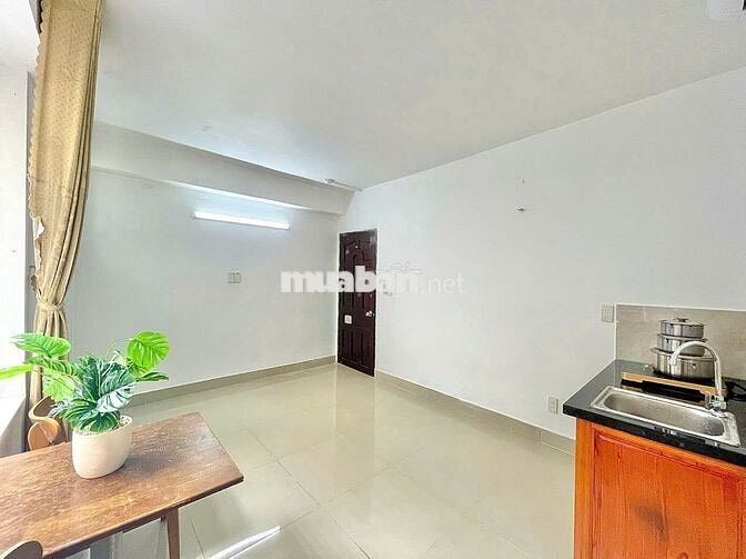 PHÒNG CỬA SỔ TRỜI ĐỐI DIỆN ETOWN - LOTTE CỘNG HÒA