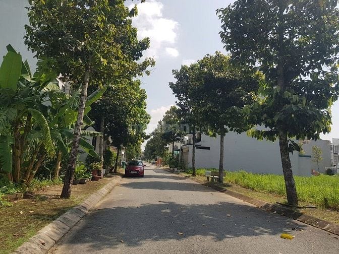 Ngay đường Liên phường, cạnh Global City Đất BT 2MT giá 95 triệu/m2