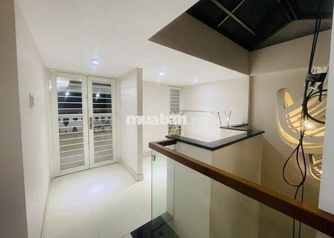 NHÀ HOT ĐƯỜNG HOA! CHO THUÊ 2B Hoa Lan . 1 trệt 3 lầu DTSD 500m2