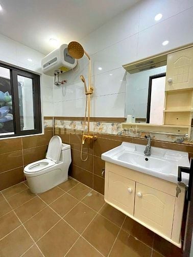 QUÁ HIẾM! NHỈNH 8 TỶ PHỐ TRẠM, NHÀ DÂN XÂY 5 TẦNG, Ô TÔ QUA NHÀ, FULL 