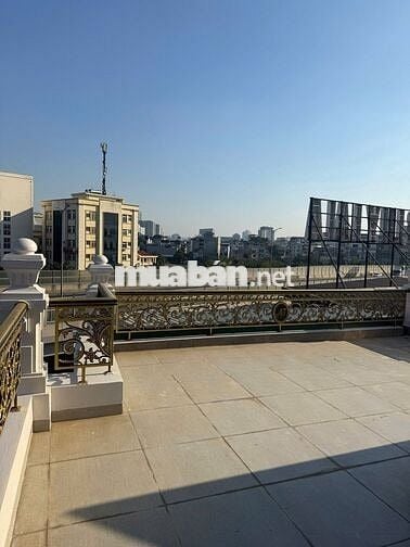 Bán nhà mặt phố Phạm Văn Đồng - mặt tiền 7m - 5.5 tầng thang máy