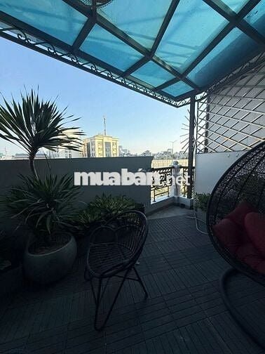 Bán nhà mặt phố Phạm Văn Đồng - mặt tiền 7m - 5.5 tầng thang máy