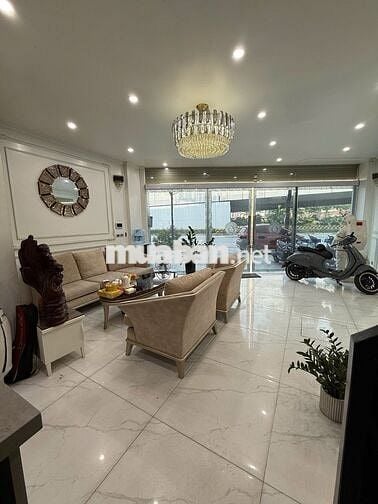 Bán nhà mặt phố Phạm Văn Đồng - mặt tiền 7m - 5.5 tầng thang máy