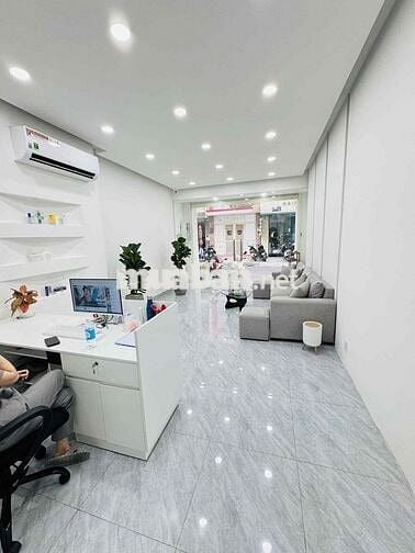 SIÊU PHẨM NHÀ ĐẸP - 20A Hoa Lan, P.7, Q.PN - 4.5x20m - 5PN - Full Máy