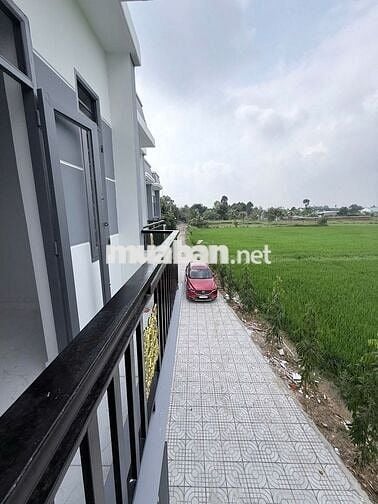 Nhà mới ngay góc, đường oto 2wc2pn 32m2 ,ngã 3 giòng, 650tr hổ trợ vay