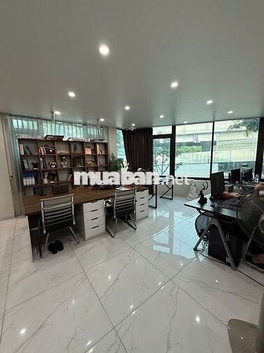 Bán nhà mặt phố Phạm Văn Đồng - mặt tiền 7m - 5.5 tầng thang máy