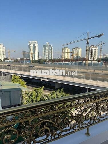 Bán nhà mặt phố Phạm Văn Đồng - mặt tiền 7m - 5.5 tầng thang máy